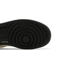 Air-Jordan-1-Low-SE-‘Paint-Splatter’-GS-sole-close-up