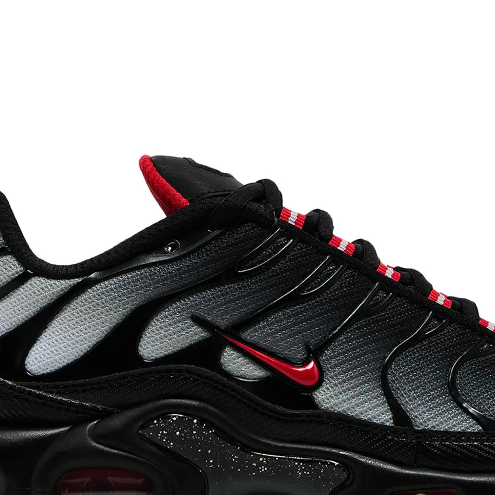 air_max_plus_black_gradient_red_2019_6