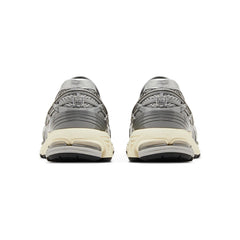New-Balance-1906L-‘Metallic-Silver’-(2024)-4