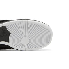 Nike-SB-Dunk-Low-X-Gnarhunters-Black-2022-9.