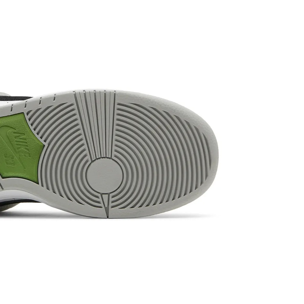 Nike-SB-Dunk-Low-‘Chlorophyll’-(2022)-8