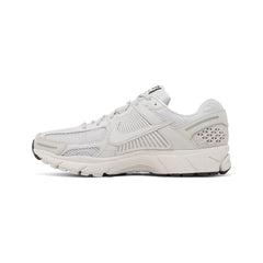 Nike-Zoom-Vomero-5-SP-‘Vast-Grey’-(2022)-3