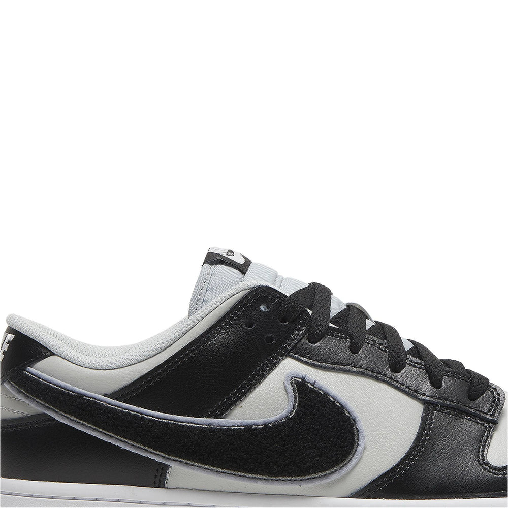 dunk_low_chenille_swoosh_black_grey_2022_5