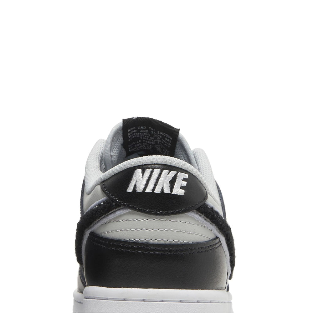 dunk_low_chenille_swoosh_black_grey_2022_6