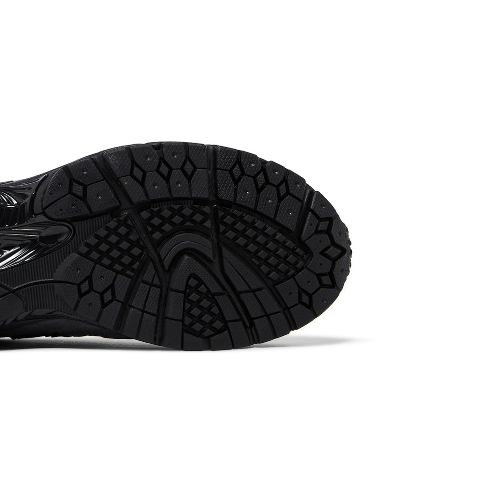 new_balance_2002r_gore_tex_jjjjound_charcoal_2024_7