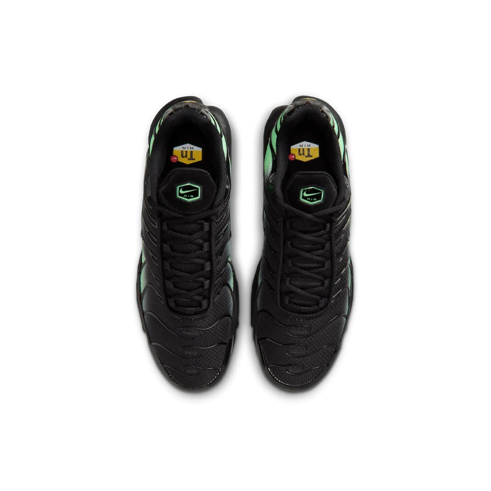 nike_air_max_plus_black_illusion_green_4