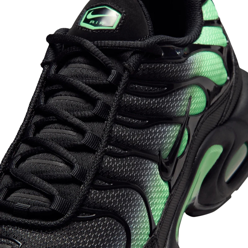 nike_air_max_plus_black_illusion_green_5