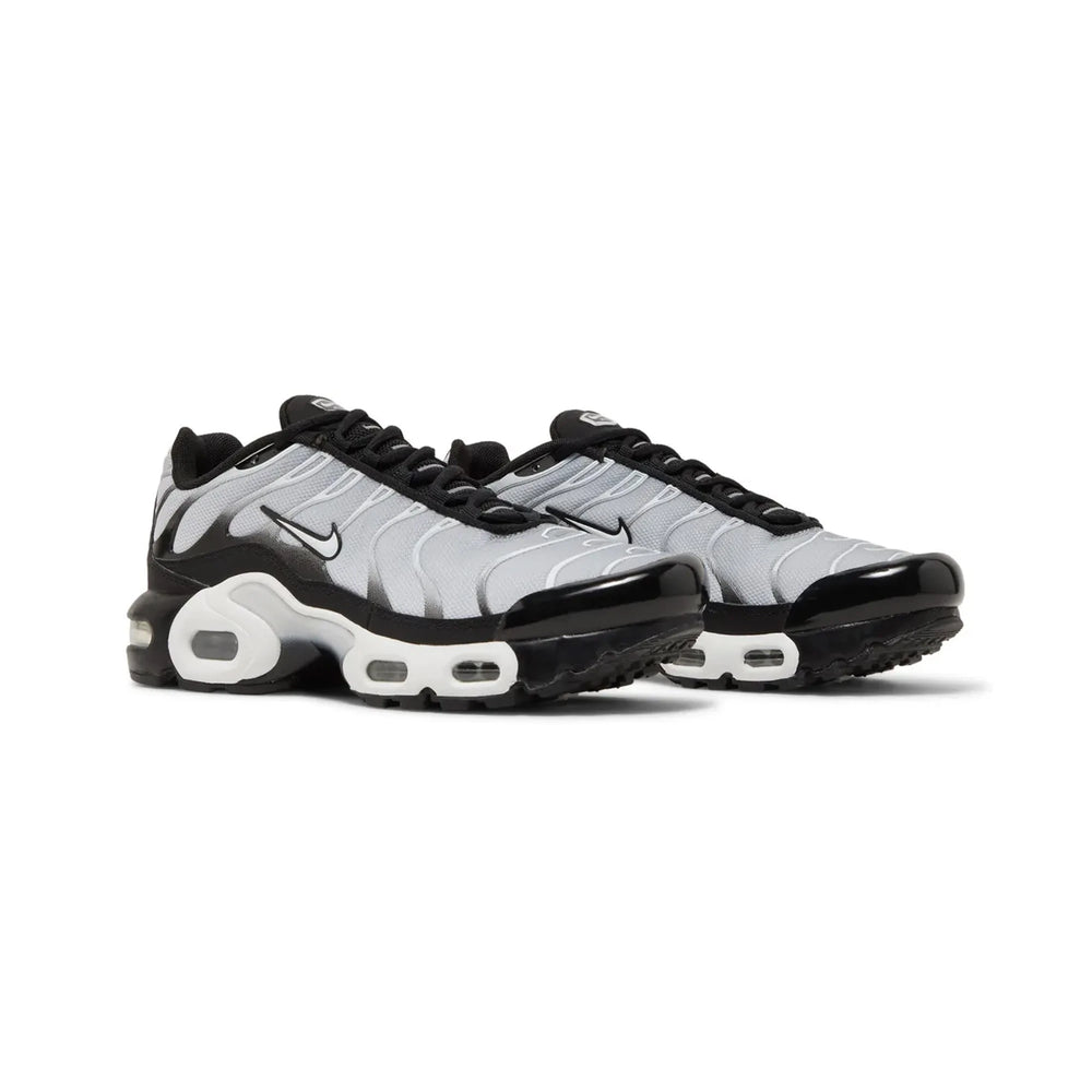 nike_air_max_plus_black_metallic_silver_white_gs_2022_2