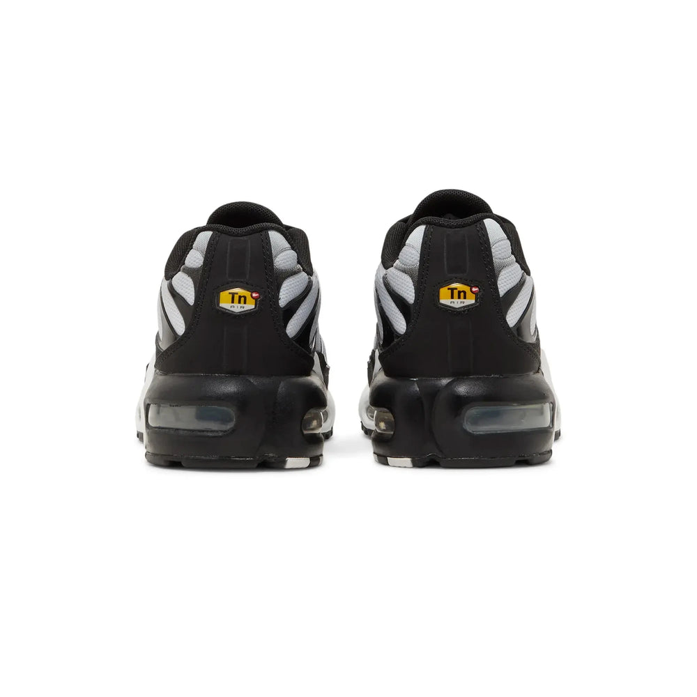 nike_air_max_plus_black_metallic_silver_white_gs_2022_4