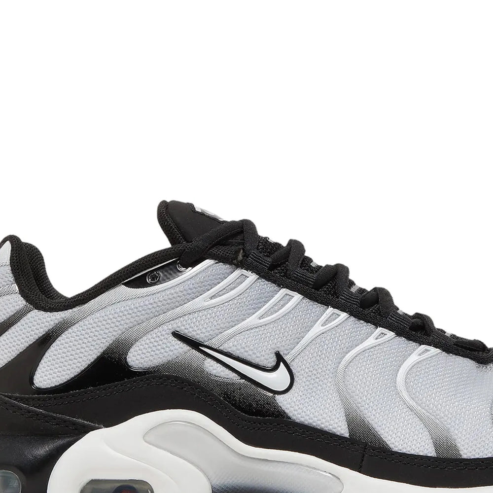 nike_air_max_plus_black_metallic_silver_white_gs_2022_8