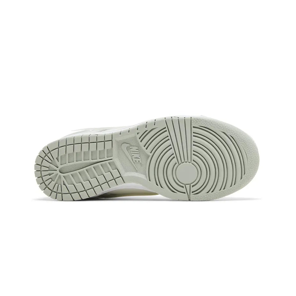 Nike-Dunk-Low-Twist-‘Light-Silver’-Women’s-sole