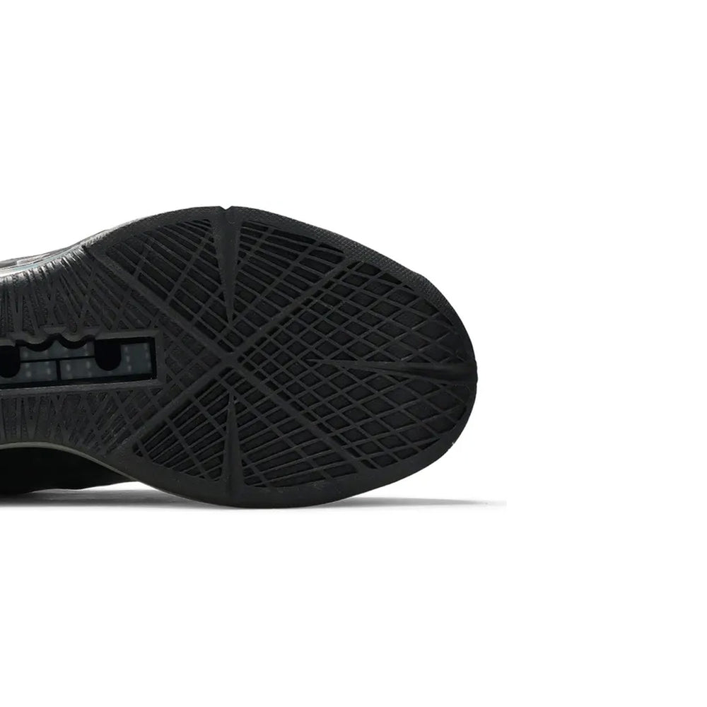 Nike-LeBron-X-Carbon-2012-8