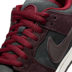 Nike-SB-Dunk-Low-'Riot-Skateshop'-(2025)-laces-close-up