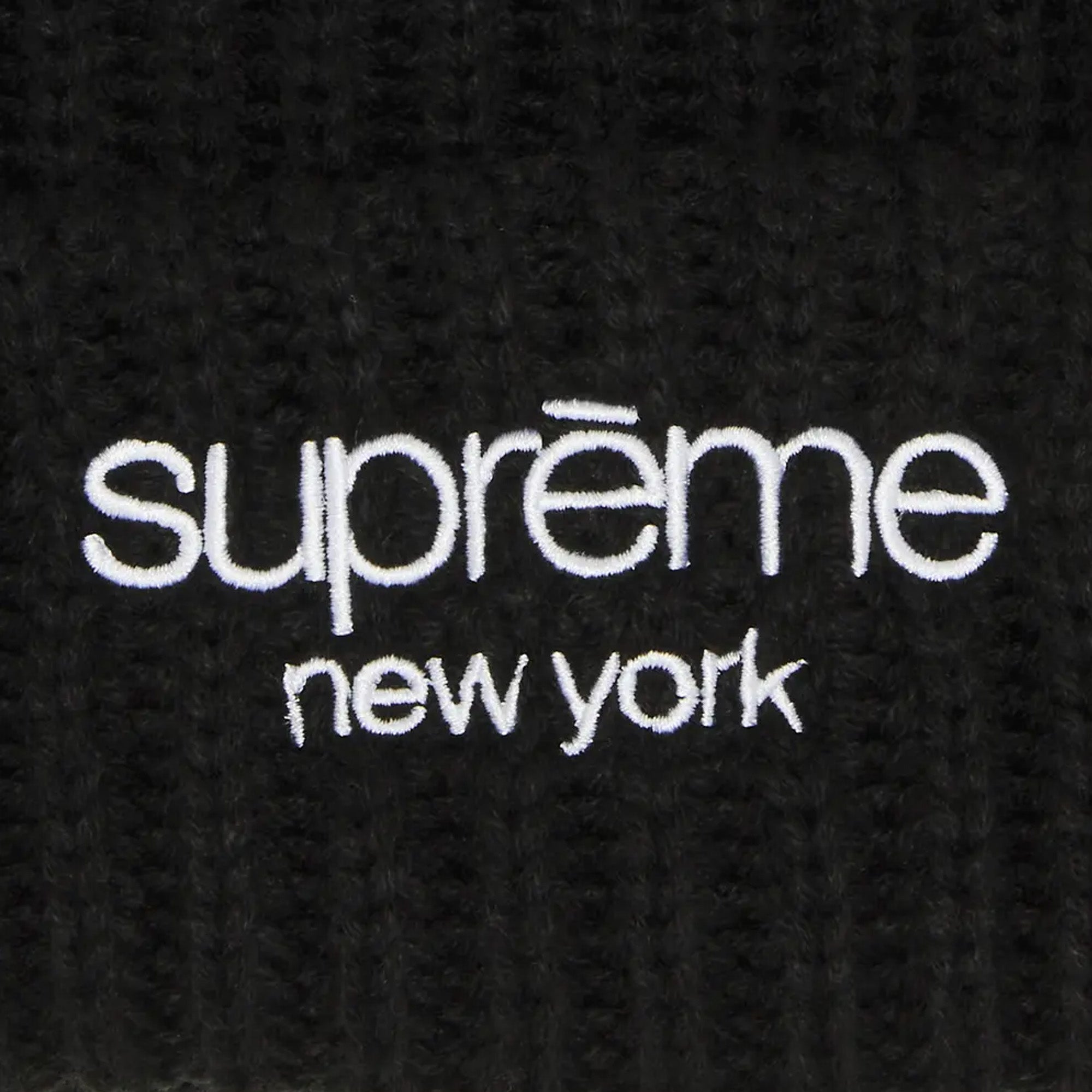 Supreme-Classic-Logo-Chunky-Ribbed-Beanie-'Black'-(2024)-logo-close-up